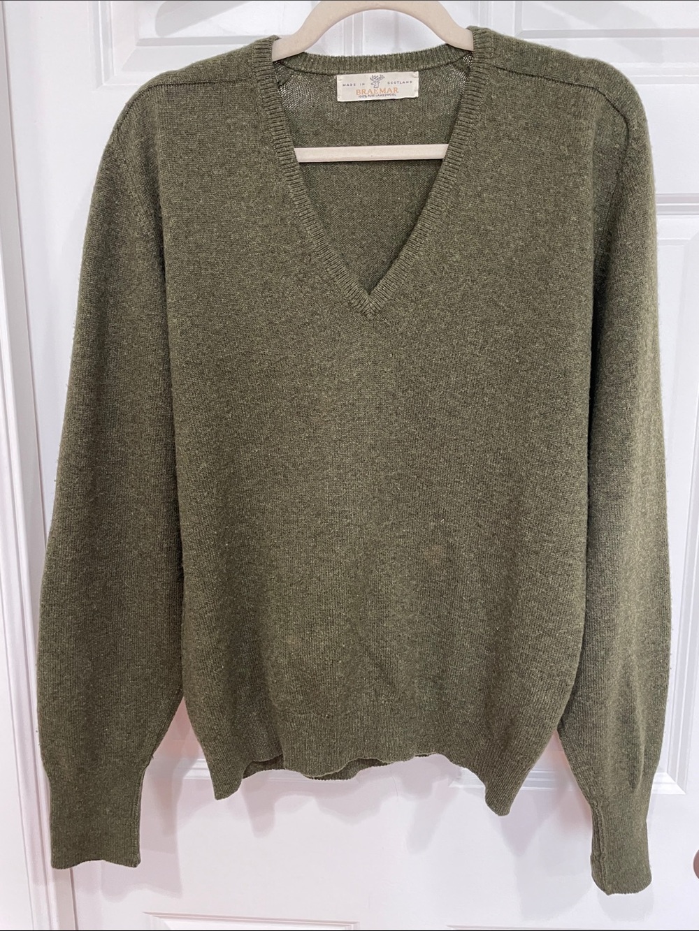 Braemar Men’s V Neck Sweater EU 40 US Medium Lambswool Olive Green Vintage